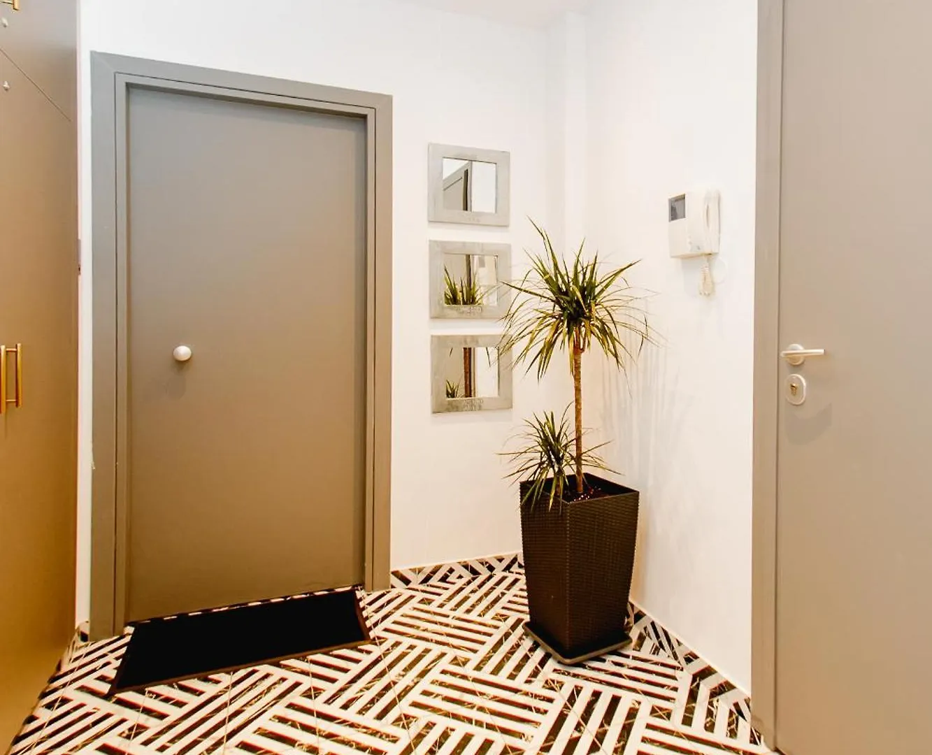 Firstlineskg6 Moodsolutions Living Apartment Salonic 0*,
